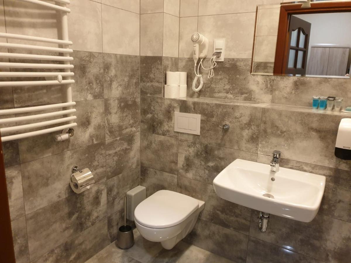 Hotel Mikorzyn Ślesin Εξωτερικό φωτογραφία