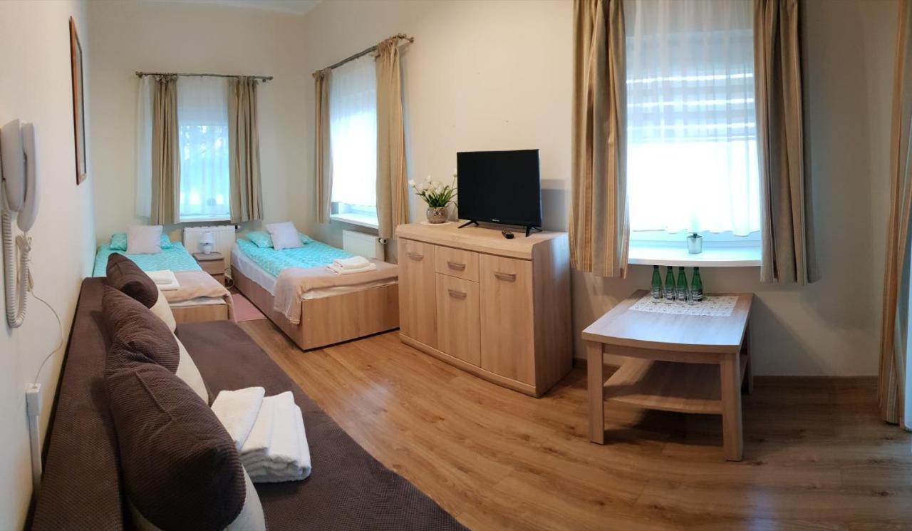 Hotel Mikorzyn Ślesin Εξωτερικό φωτογραφία