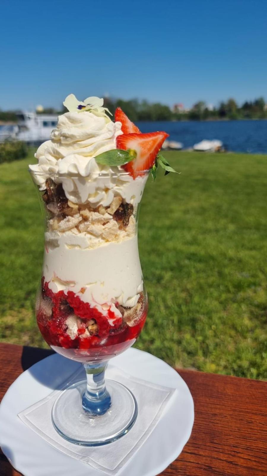 Hotel Mikorzyn Ślesin Εξωτερικό φωτογραφία